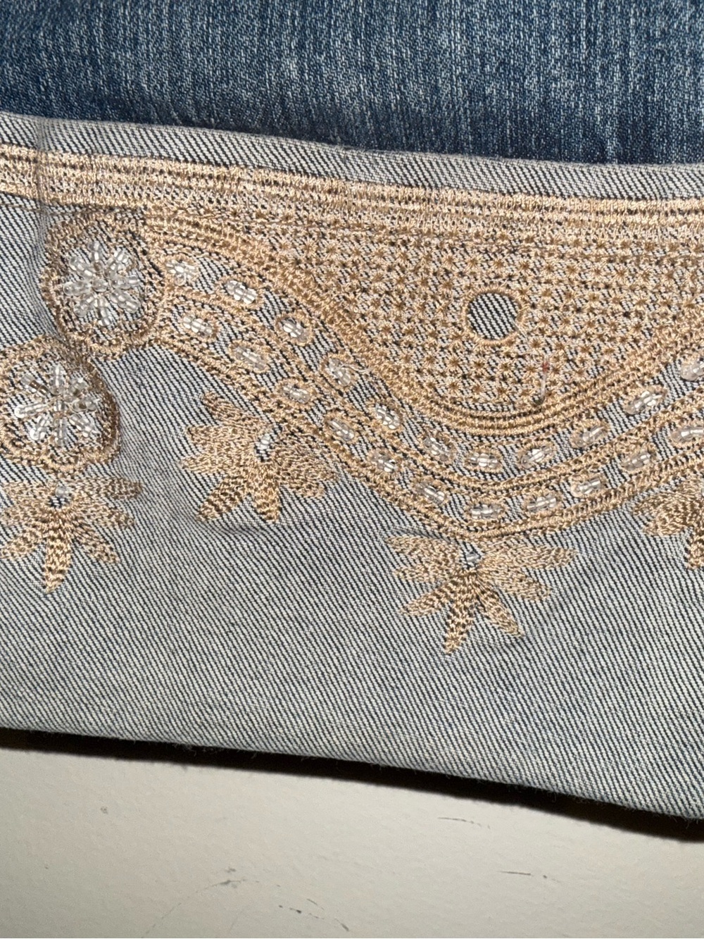 Tribal Embroidered Cuff Capri Jeans ✨ Stunning Detail & Perfect Stretch ✨ - Picture 7 of 8